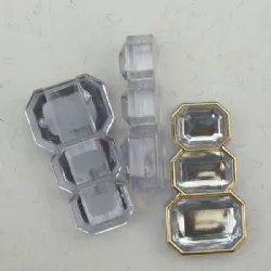 pedra chaton com furo passante retangular trio 39x20mm pas. 8x3mm cristal filete ouro 4 pe�as